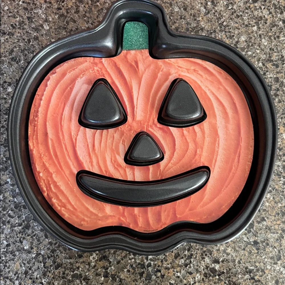 NEW Crafty Cooking Kits Jack-O'-Lantern Cake Pan